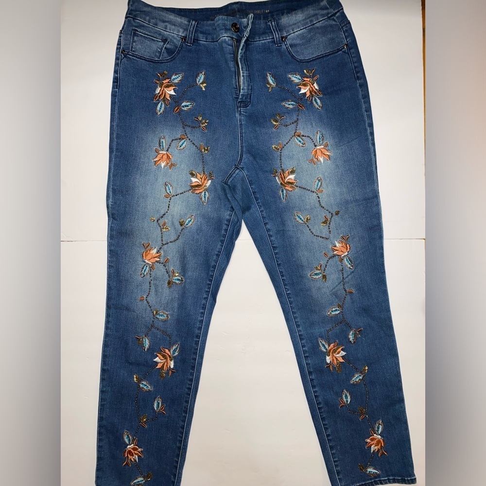 Chico’s So Slimming Floral Embellished Girlfriend Ankle Jeans Size 2.5 (US 14) - Picture 4 of 15